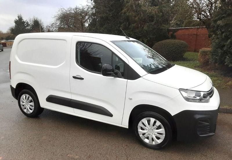 Used Citroën Berlingo 100 HP (73 kW) 2022 White MPV