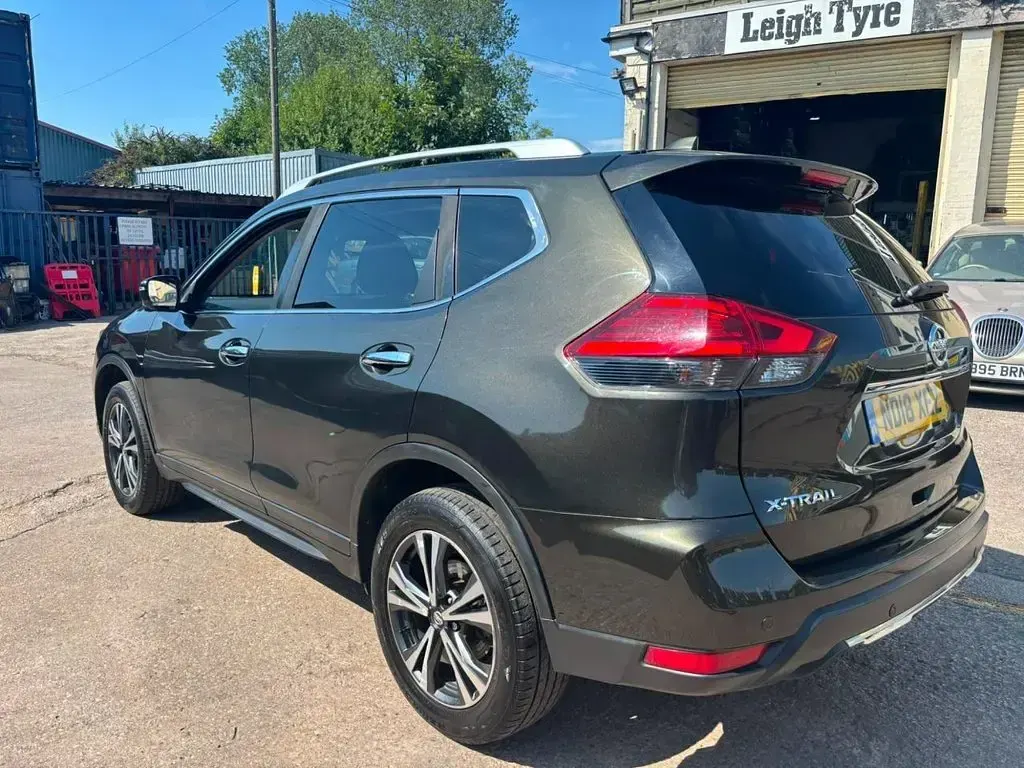 Used Nissan X-Trail N-Connecta 130 HP (95 kW) 2018 Green SUV