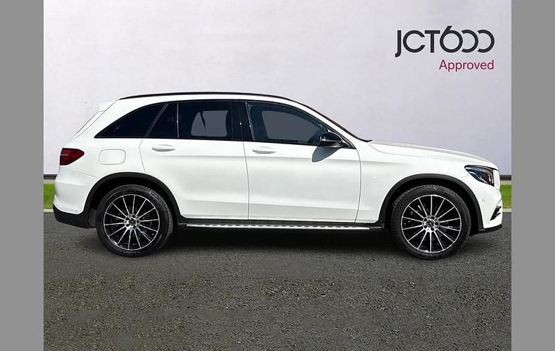 Gebraucht Mercedes GLC250 AMG 207 PS (152 kW) 2019 Weiß SUV