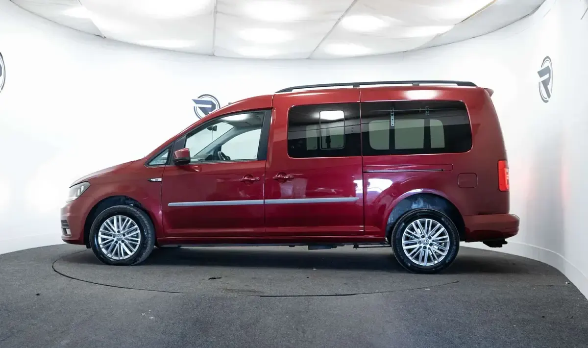 Used VW Caddy Maxi S 102 HP (75 kW) 2019 Red MPV