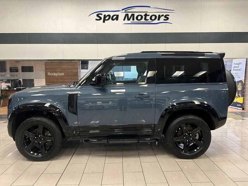 Used Land Rover Defender SE 250 HP (183 kW) 2023 Blue Hatchback
