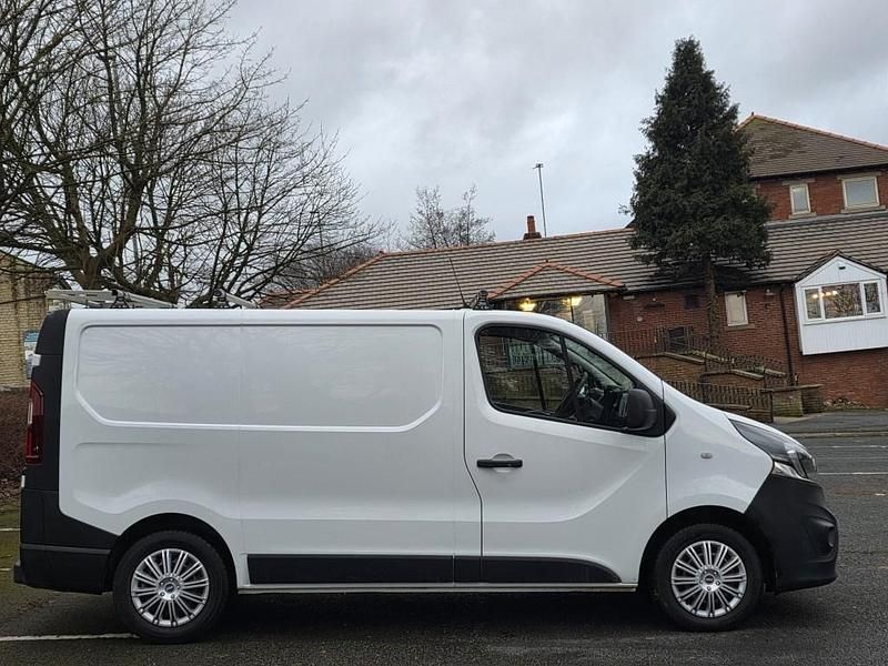 Used Vauxhall Vivaro 120 HP (88 kW) 2019 White MPV