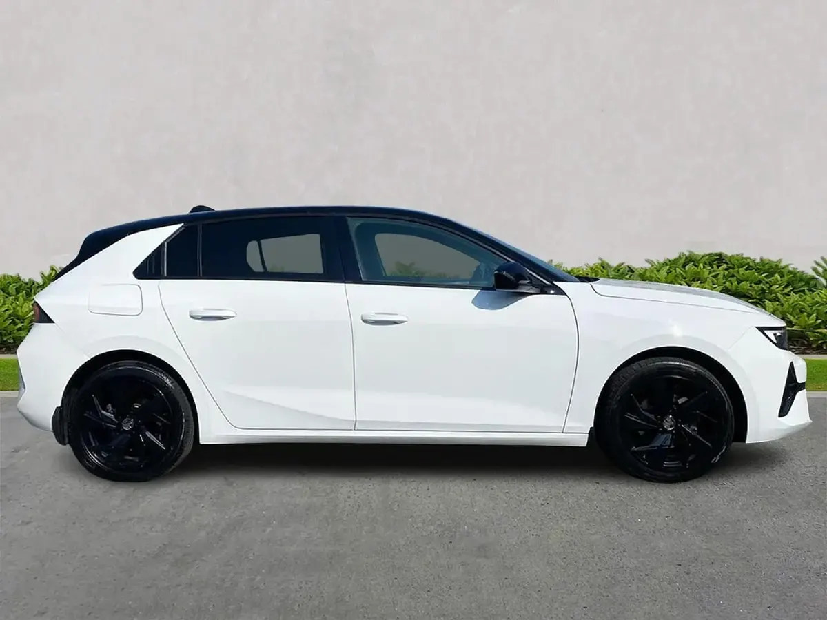 Used Vauxhall Astra S 130 HP (95 kW) 2024 White Hatchback