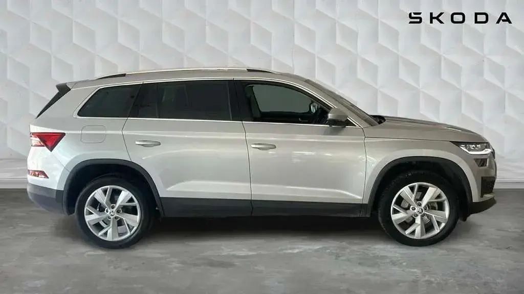 Used Skoda Kodiaq SE L Executive 150 HP (110 kW) 2023 Brilliant silver metallic SUV