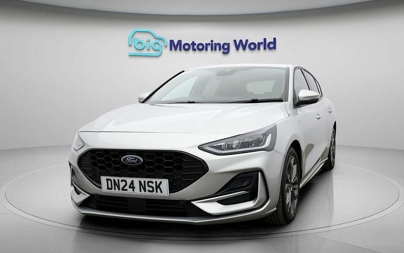 Used Ford Focus ST-Line 125 HP (91 kW) 2024 Silver Hatchback