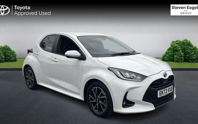 Used 2025 Toyota Yaris Hybrid Design Hatchback | £18,839 (Good price) - Image 1/4