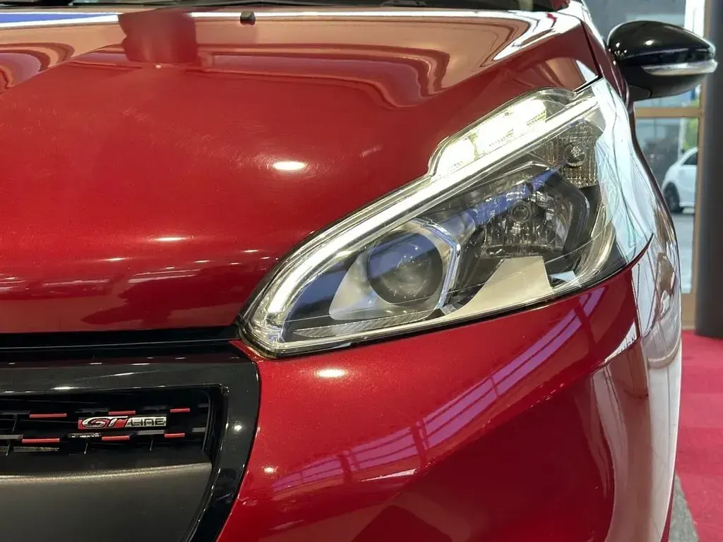 Used Peugeot 208 GT-line 110 HP (80 kW) 2018 Red Hatchback