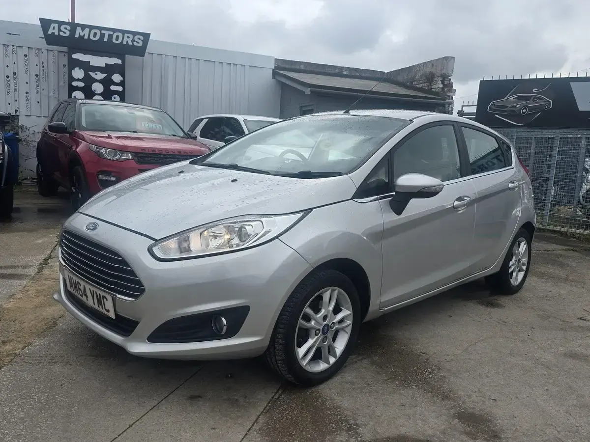 Used Ford Fiesta Zetec 82 HP (60 kW) 2015 Silver Hatchback