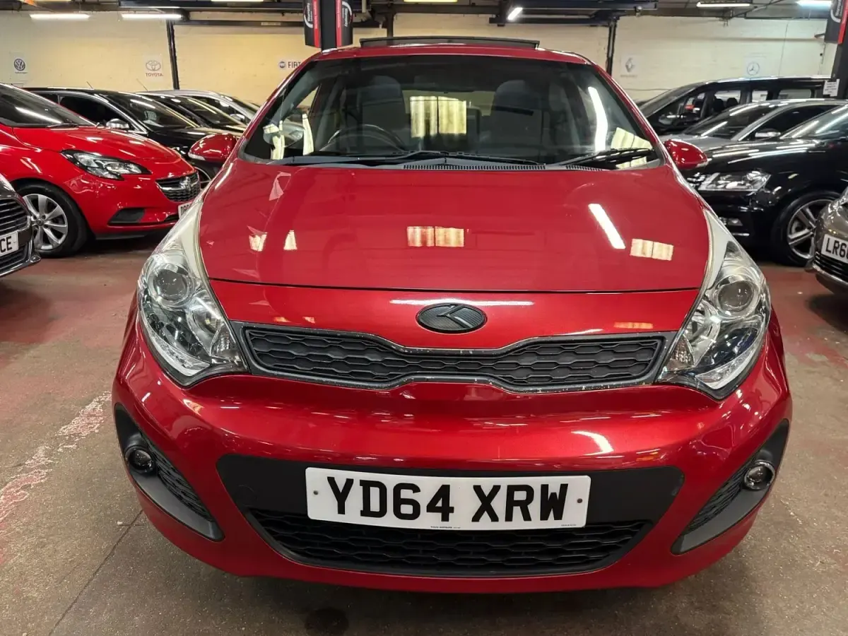 Begagnad Kia Rio 109 HK (80 kW) 2014 Röd Halvkombi