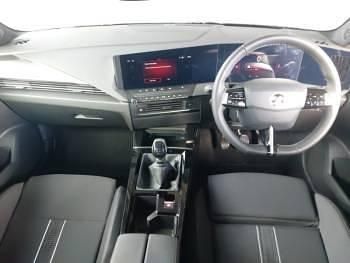 Begagnad Vauxhall Astra 130 HK (95 kW) 2025 Svart Halvkombi