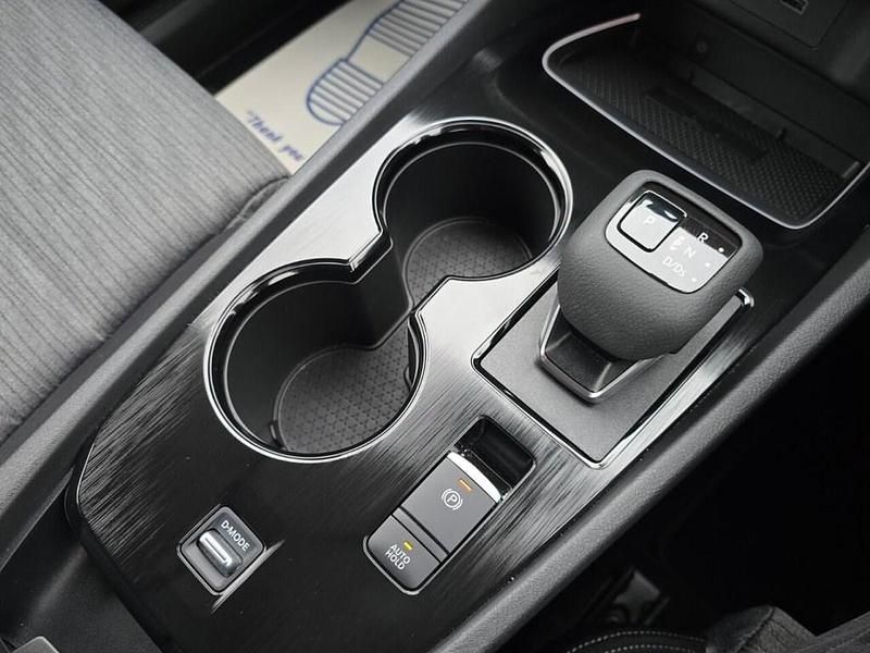 Used Nissan X-Trail N-Connecta 163 HP (119 kW) 2025 Silver SUV