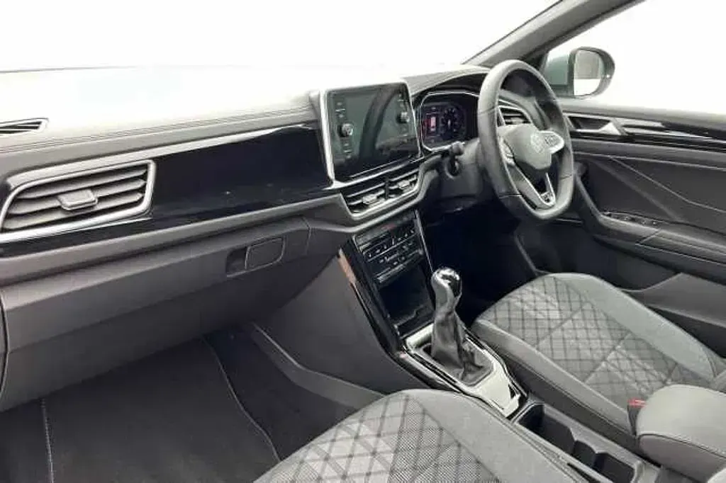Used VW T-Roc R-line 150 HP (110 kW) 2025 Silver SUV