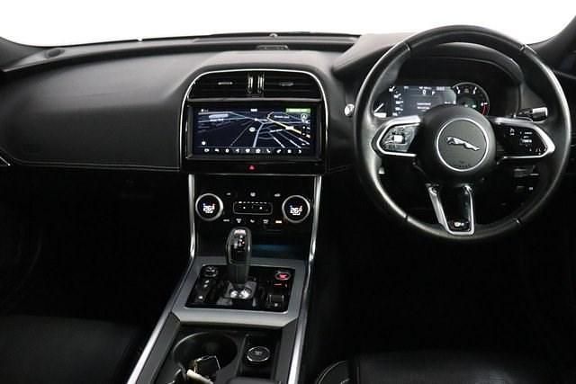 Used Jaguar XE R-Dynamic 180 HP (132 kW) 2019 Red Sedan