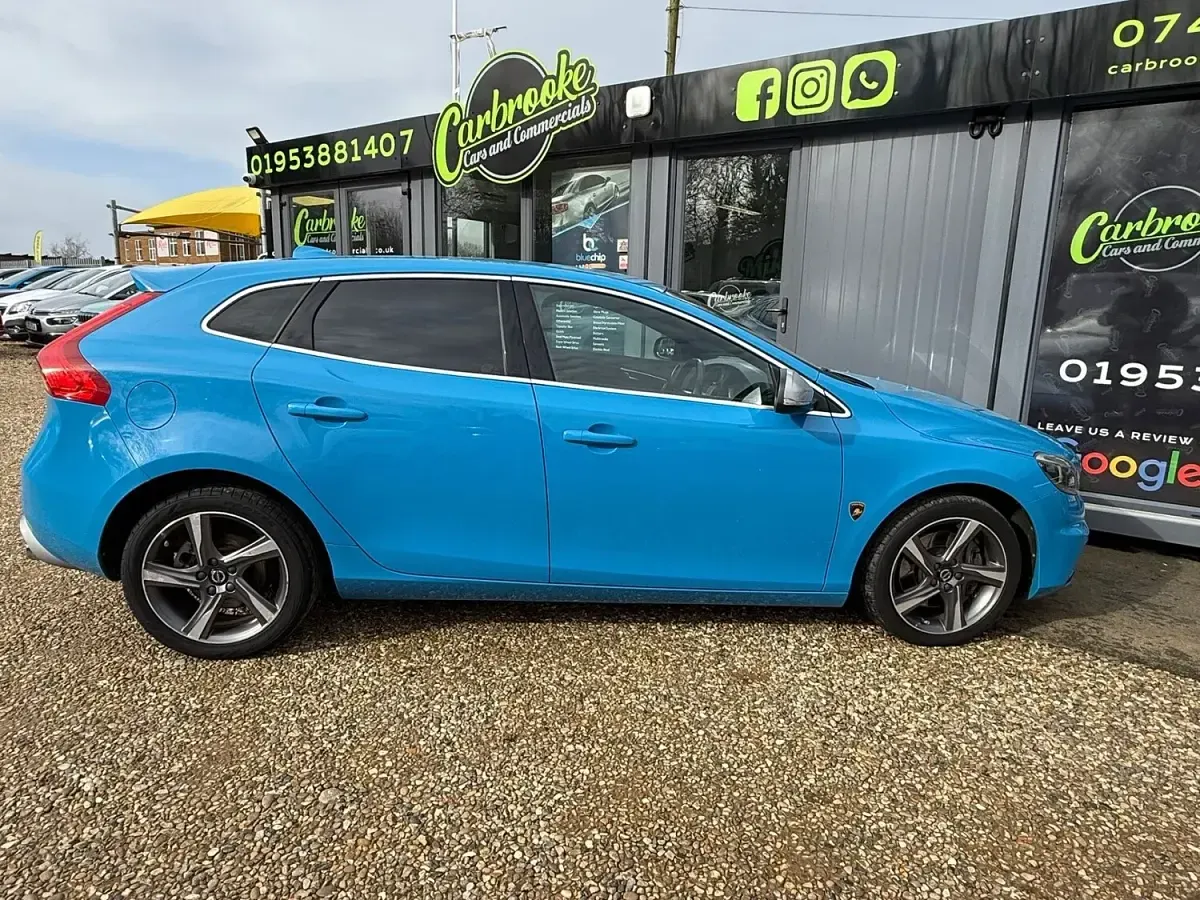 Usado Volvo V40 R-Design 190 HP (139 kW) 2016 Azul Citadino