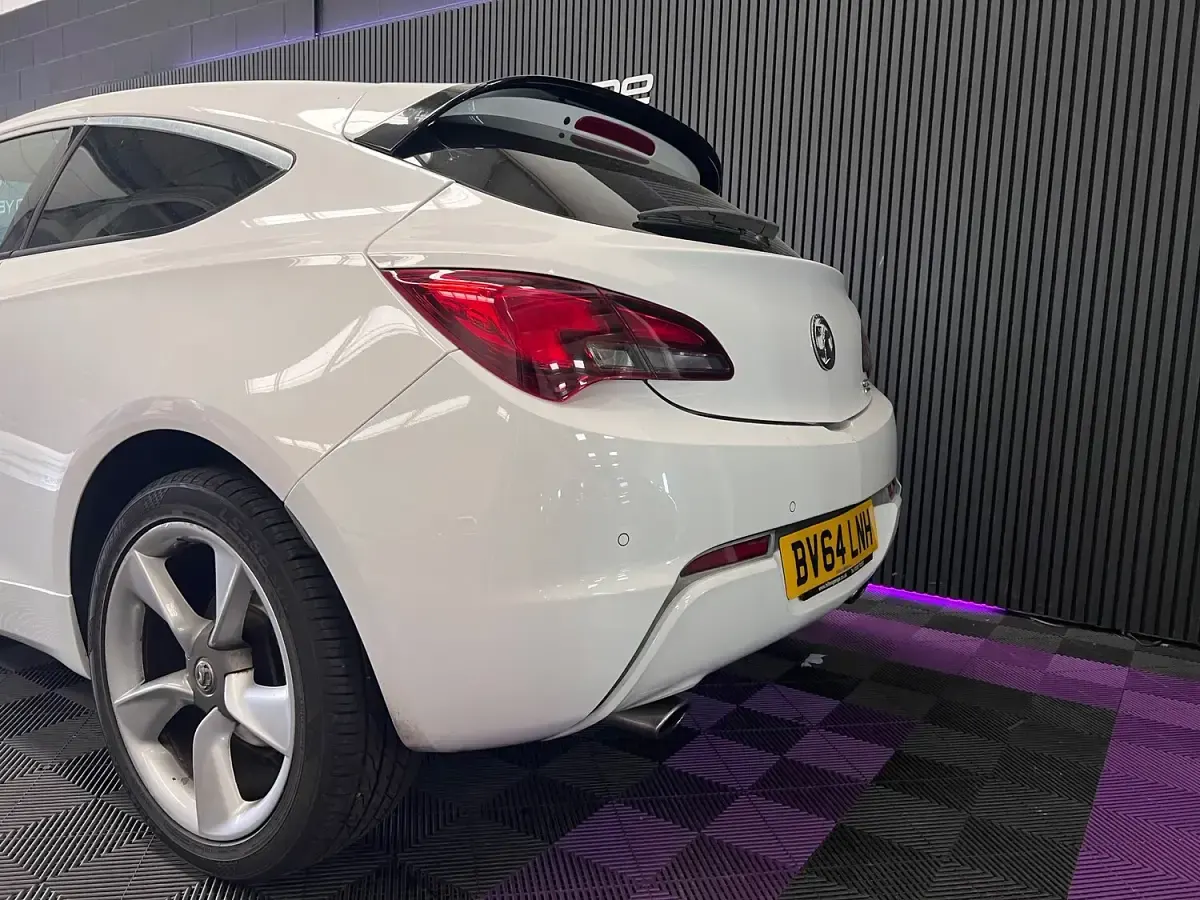 Used Vauxhall Astra GTC 2015 White Hatchback