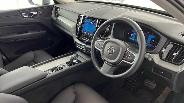 Used Volvo XC60 Core 247 HP (181 kW) 2024 Grey SUV