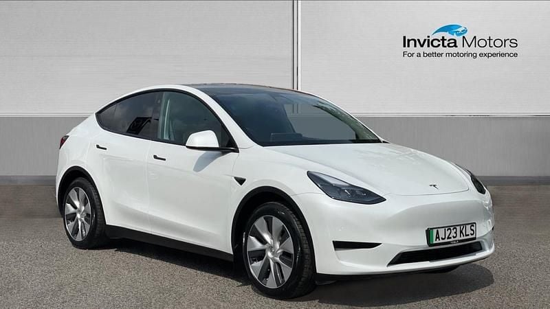 White Used 2023 Tesla Model Y SUV | £24,250 (Fair price) - Image 1/4