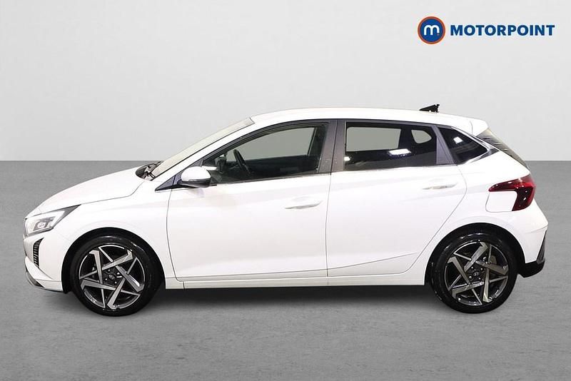Used Hyundai i20 Premium 101 HP (74 kW) 2025 White Hatchback