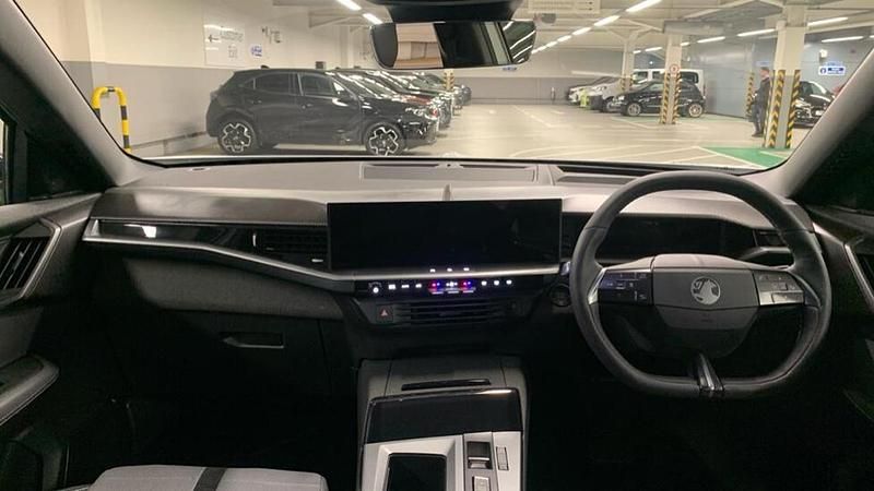 Used Vauxhall Grandland X Ultimate 134 HP (98 kW) 2025 White SUV