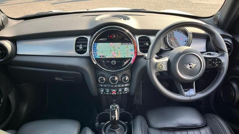 Usado Mini Cooper Exclusive 134 CV (98 kW) 2023 Blanco Utilitario