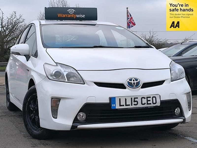 Used Toyota Prius T3 2015 White Hatchback