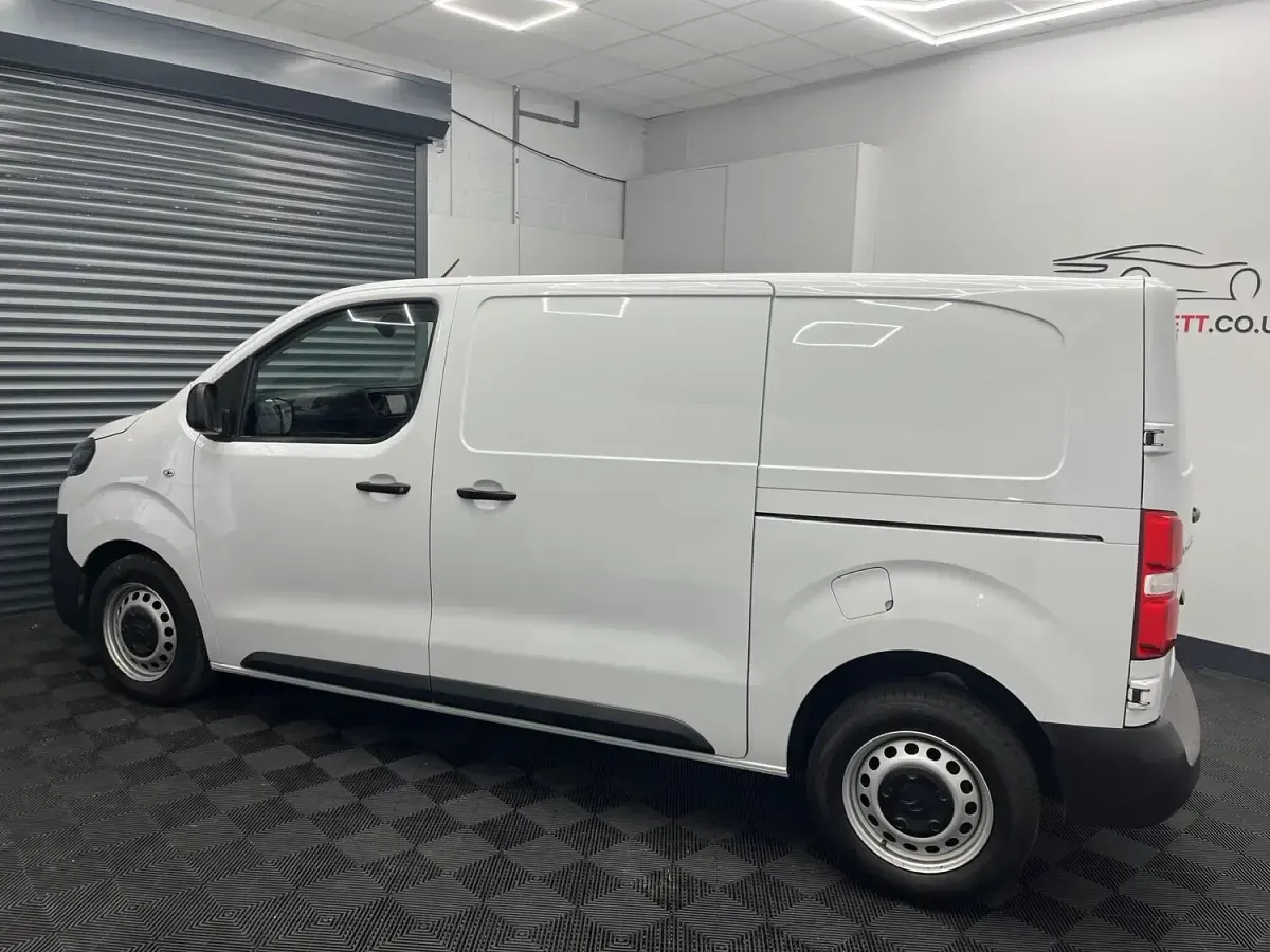 Used Citroën Dispatch 2023 White MPV