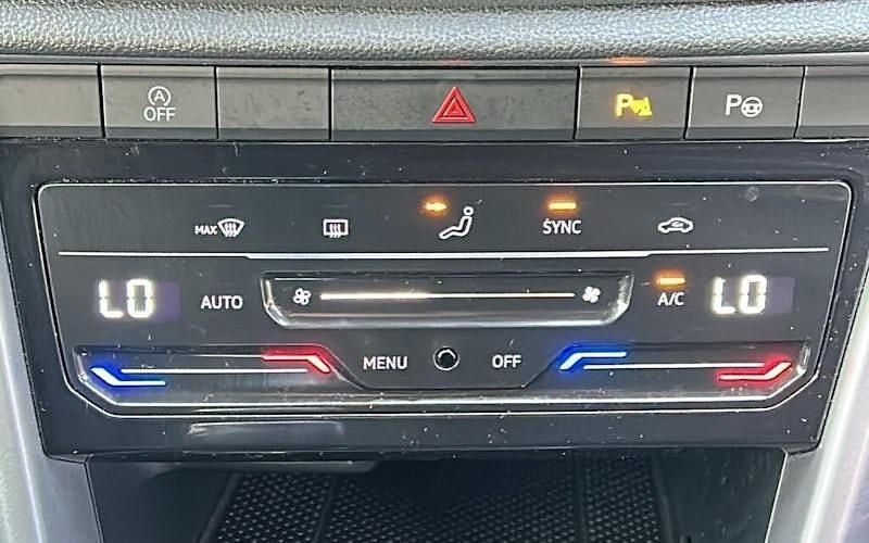 Used 2023 VW T-Roc Life SUV | £17,799 (Fair price) - Image 1/4