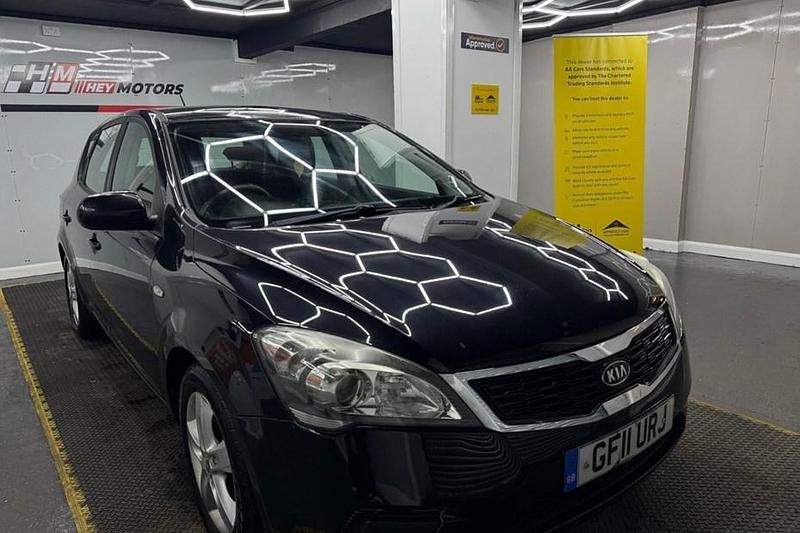 Black Used 2011 Kia Ceed Hatchback | £1,750 (Good price) - Image 1/1