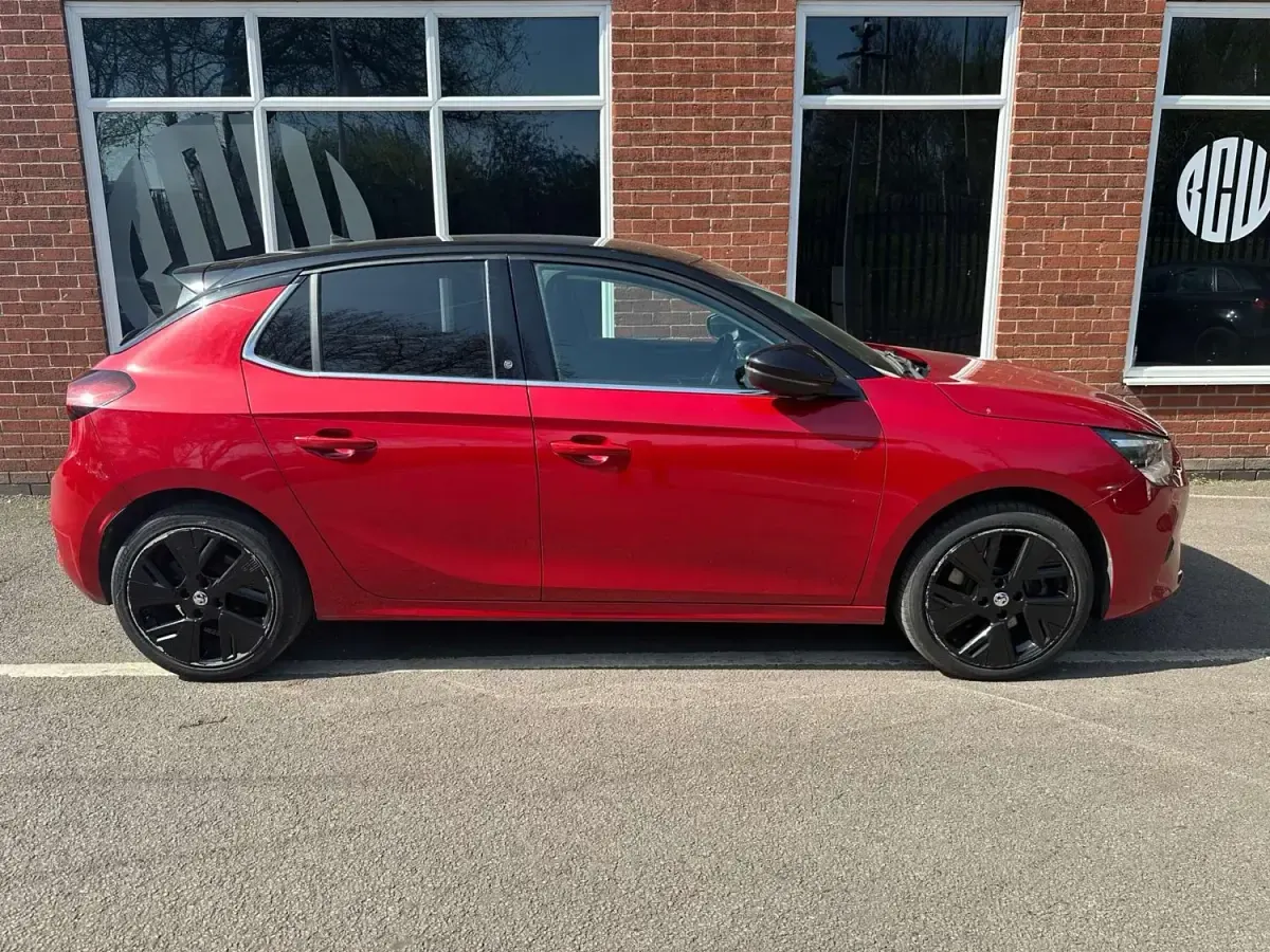 Begagnad Vauxhall Corsa-e Elite 100 kW (136 HK) 2021 Röd Halvkombi