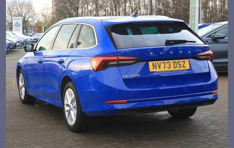 Used Skoda Octavia SE L 200 HP (147 kW) 2023 Blue Estate