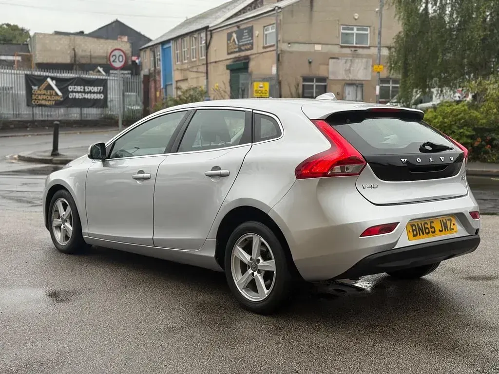 Used Volvo V40 SE 2015 Silver Hatchback