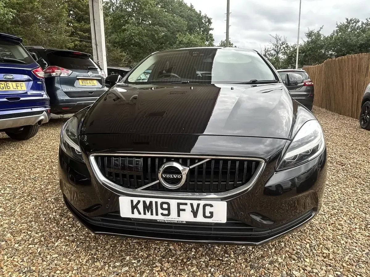 Used Volvo V40 R-Design 122 HP (89 kW) 2019 Black Hatchback