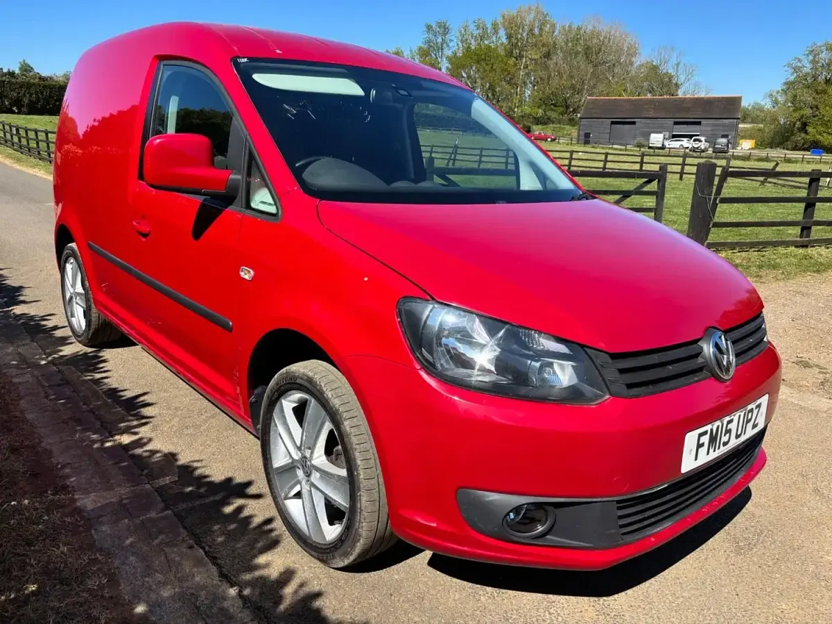 Used VW Caddy Highline 102 HP (75 kW) 2015 Red MPV
