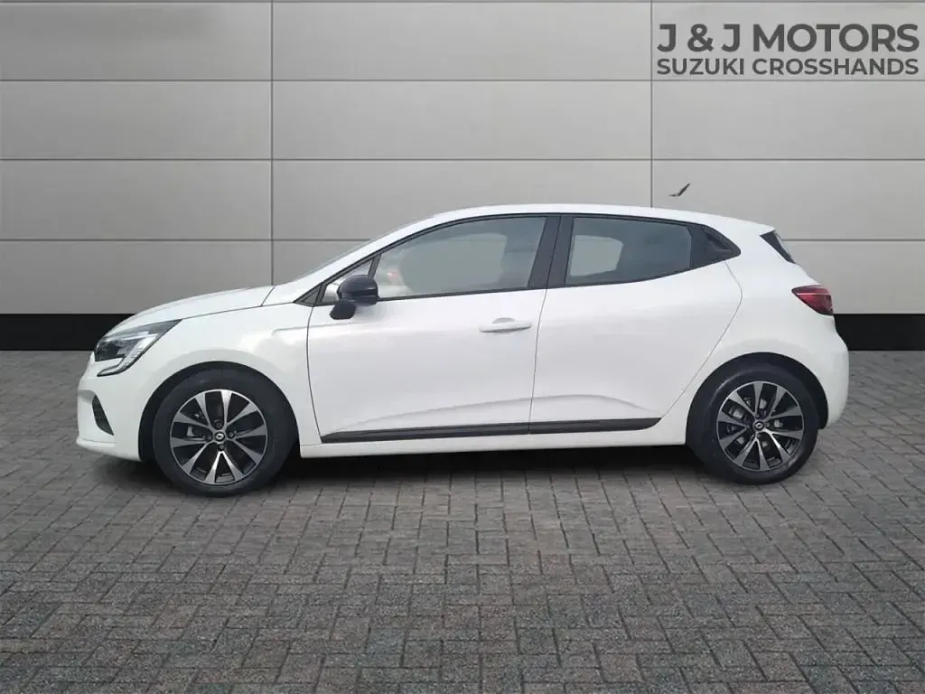 Used Renault Clio V Evolution 2023 White Hatchback