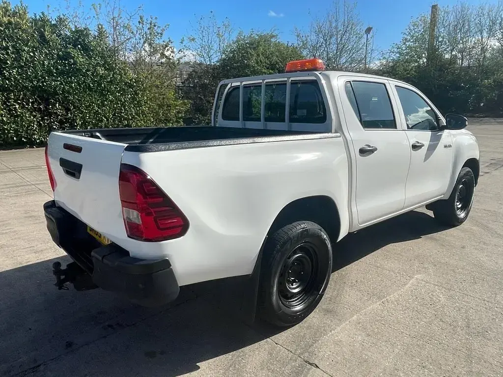 Käytetty Toyota HiLux Active 150 HP (110 kW) 2019 Valkoinen Nouto