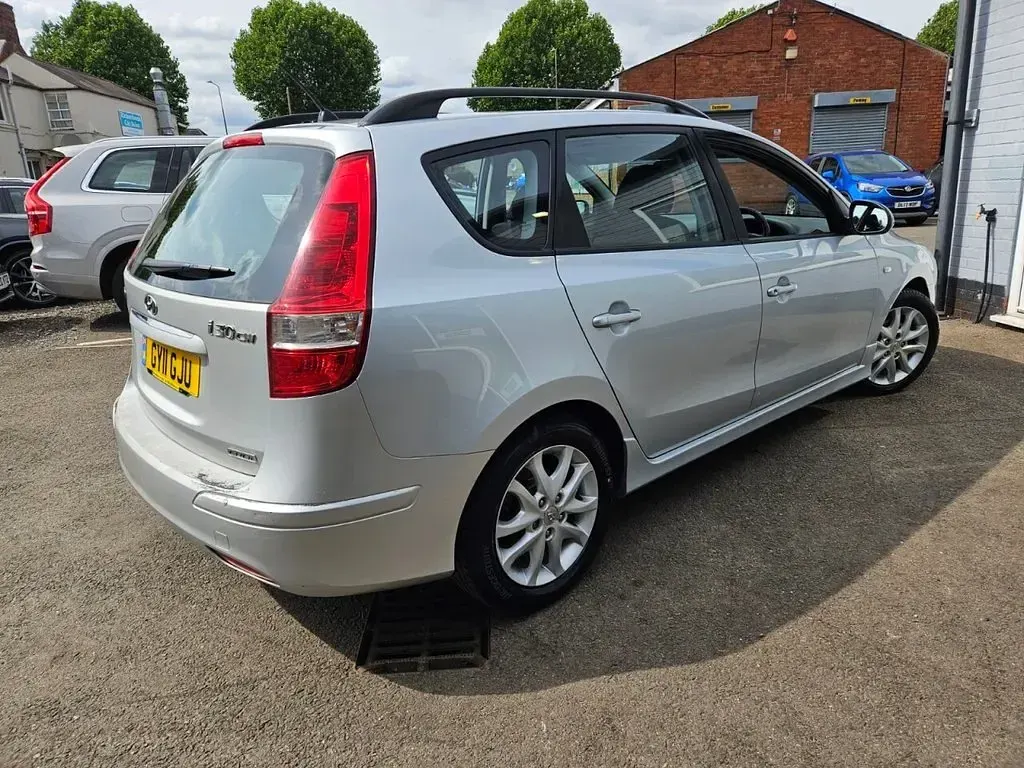 Used Hyundai i30 Comfort 115 HP (84 kW) 2011 Silver Estate