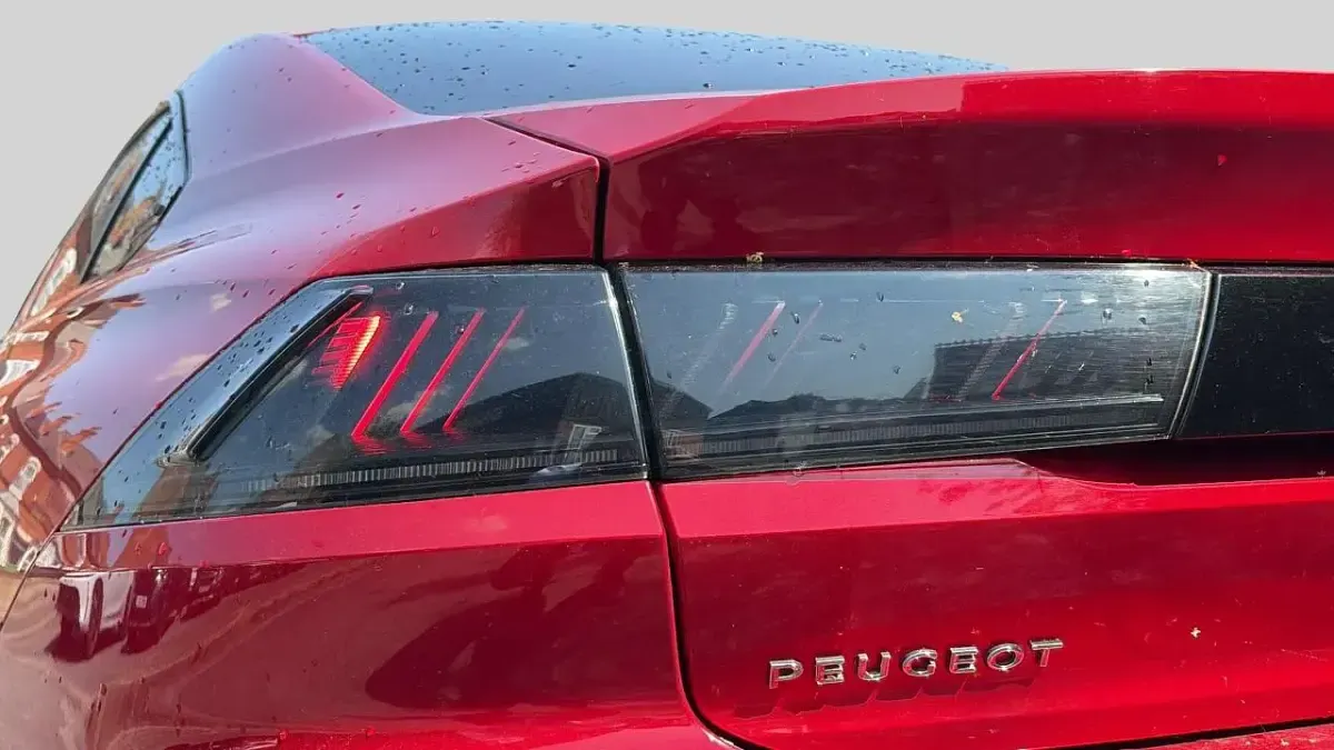 Used Peugeot 508 GT-line 129 HP (94 kW) 2019 Red Hatchback