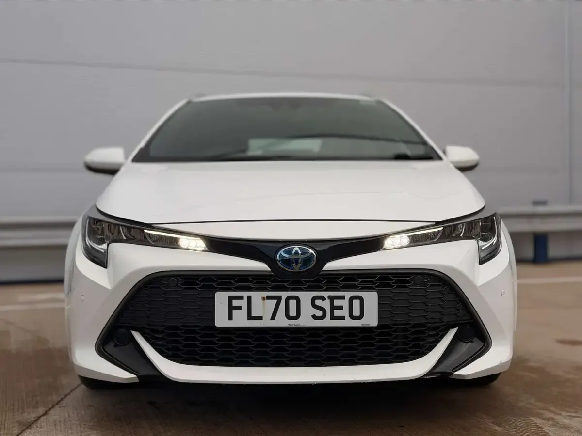 Used Toyota Corolla 122 HP (89 kW) 2020 White Estate