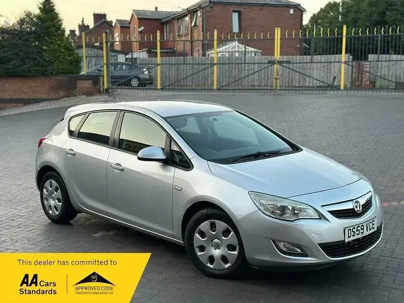 Used Vauxhall Astra 115 HP (84 kW) 2010 Silver Hatchback
