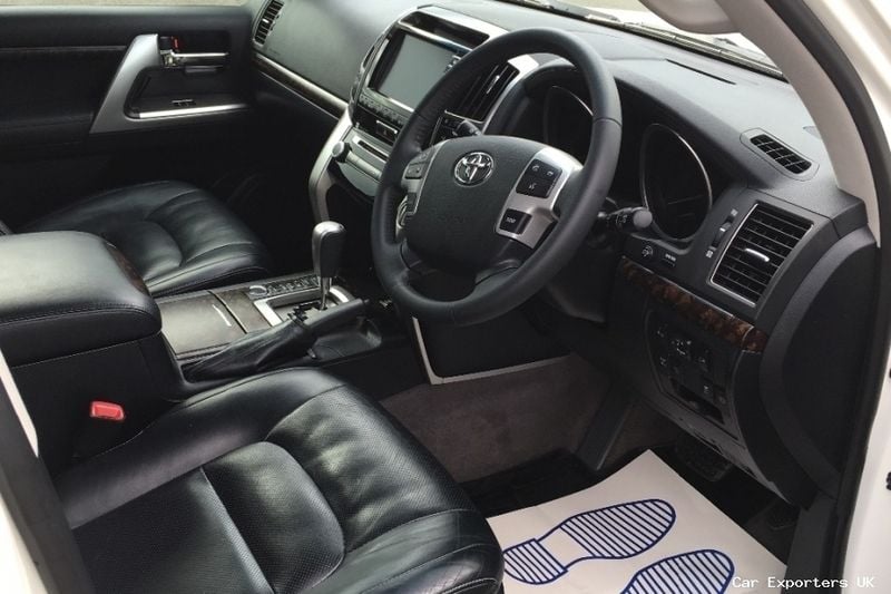 Used Toyota Land Cruiser 272 HP (200 kW) 2014 SUV