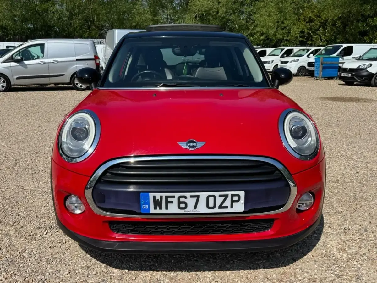 Używany Mini Cooper Hatch 2017 Czerwony Hatchback