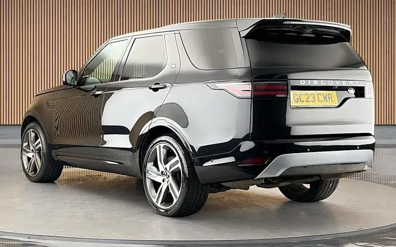 Used Land Rover Discovery 5 300 HP (220 kW) 2024 SUV