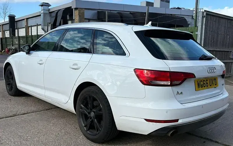 Begagnad Audi A4 Sport 150 HK (110 kW) 2017 Vit Kombi