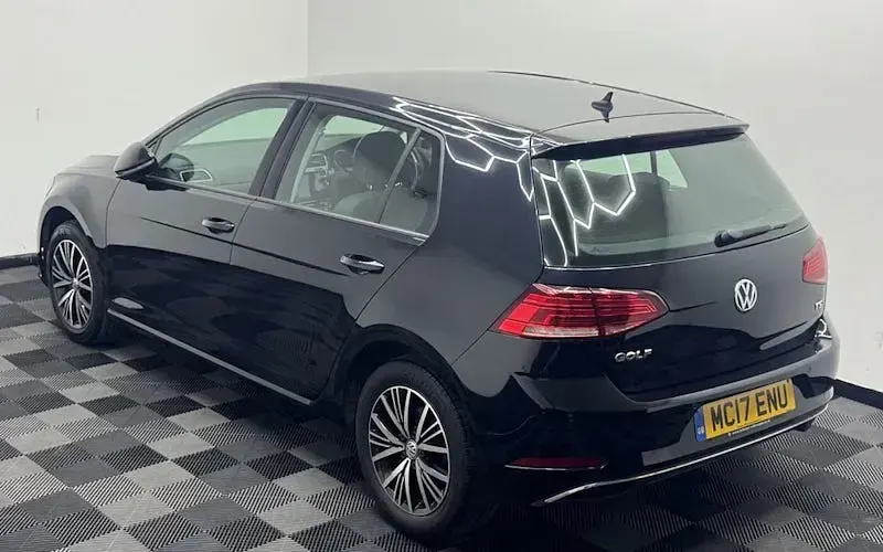 Begagnad VW Golf VII SE 125 HK (91 kW) 2017 Halvkombi