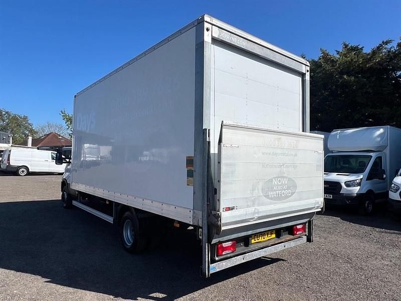 Begagnad Iveco Daily 177 HK (130 kW) 2020 Vit