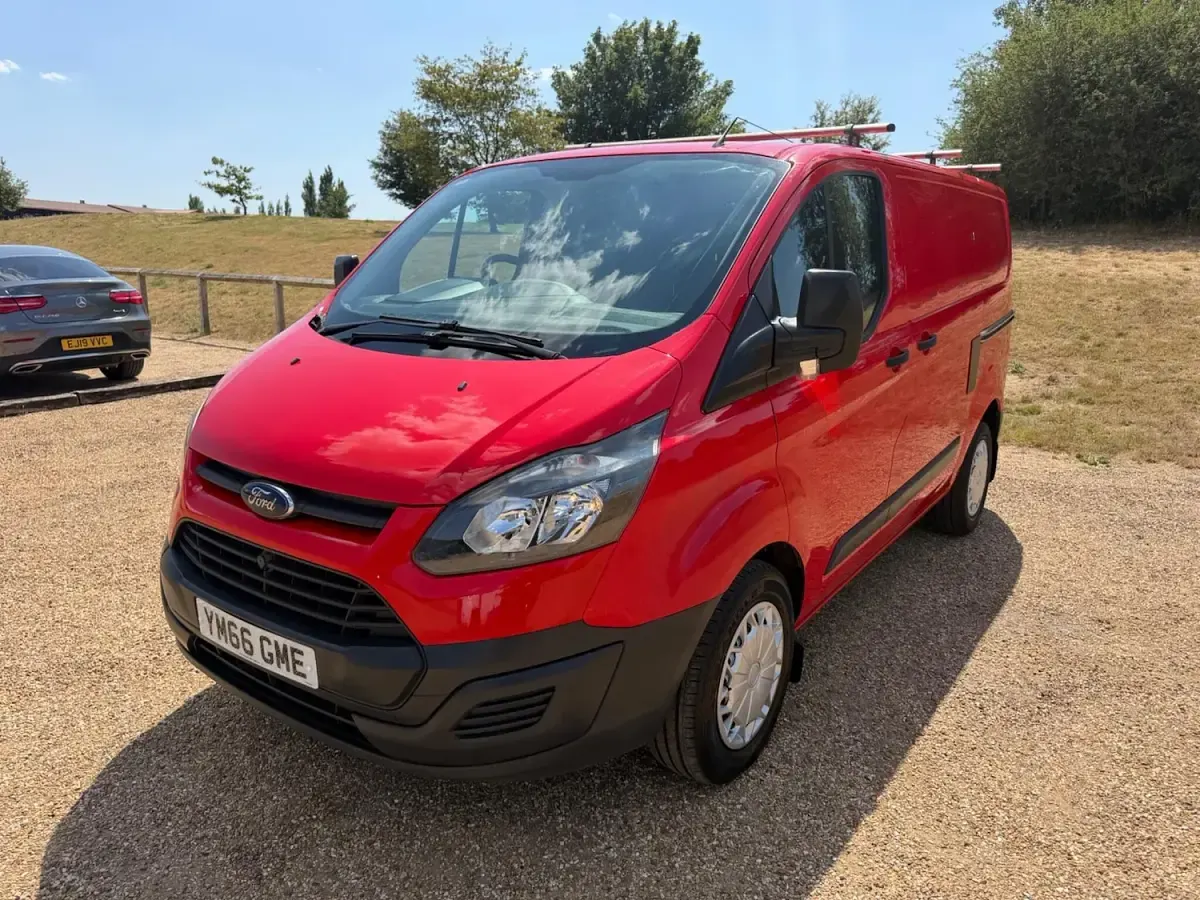 Used Ford Transit Custom 125 HP (91 kW) 2016 Red Van
