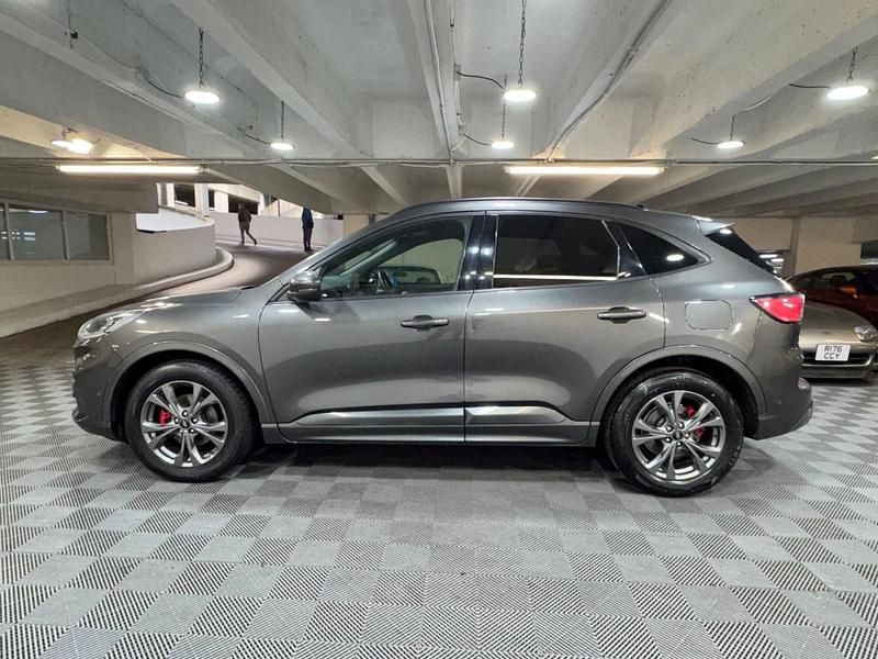 Begagnad Ford Kuga ST-Line 2020 Grå SUV