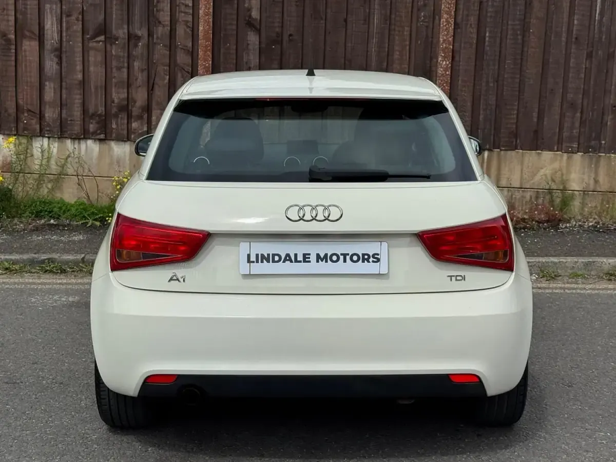 Used Audi A1 Design 103 HP (75 kW) 2011 White Hatchback