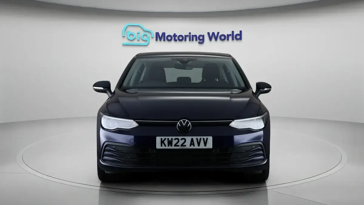 Second-hand VW Golf VIII S 128 CP (94 kW) 2022 Albastru Hatchback