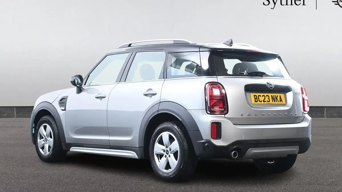 Używany Mini Cooper Countryman Classic 134 KM (98 kW) 2023 Srebrny SUV